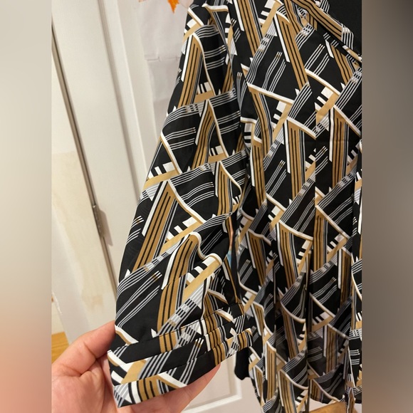 Dana Buchman  Women Size L Mixed Media Top for office or casual outing - Picture 10 of 15